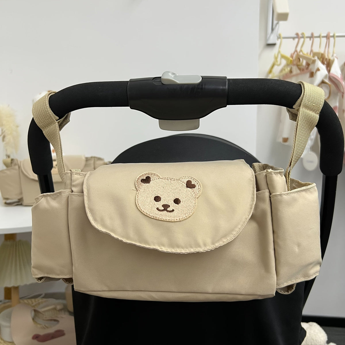 Hangende kinderwagentas met berenmotief – ruimtebesparende opbergoplossing