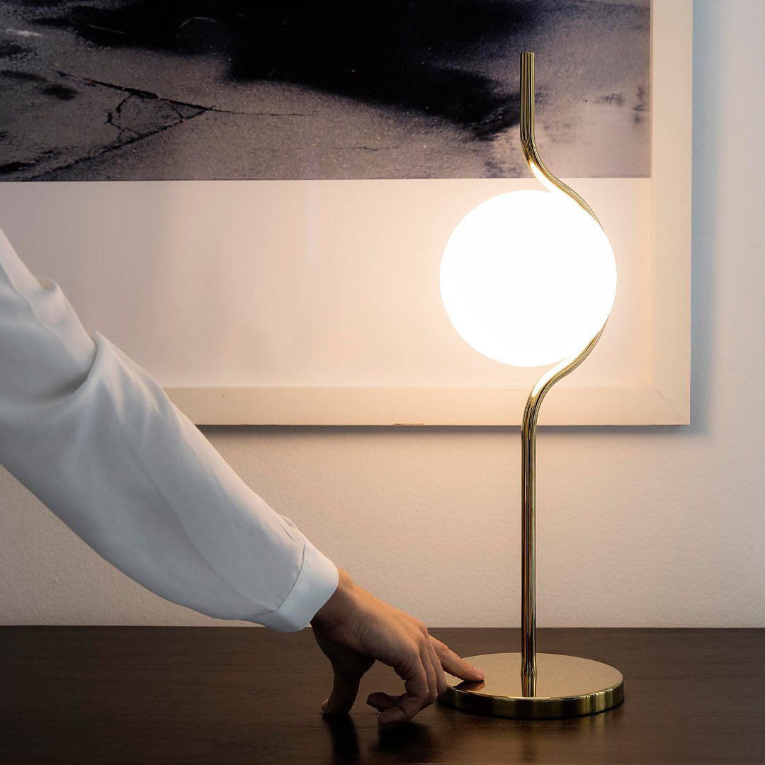 Minimalistische sculpturale tafellamp - Auraquill