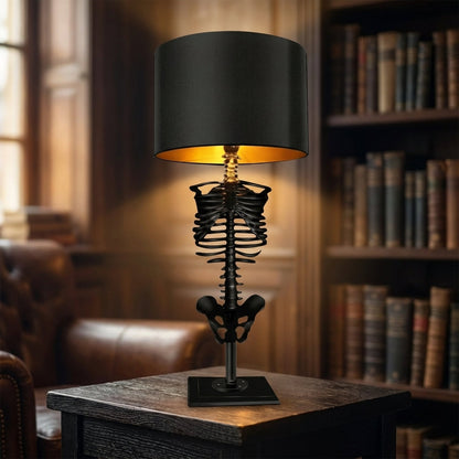 Opvallende gotische accentlamp – Skelevan