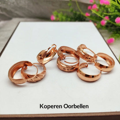 Oorbellen met een roségouden textuur en koperen afwerking