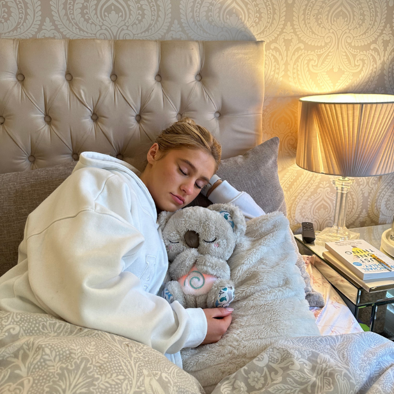 Rustgevend pluche knuffeldier met ademritme en slaapgeluid – Snoozie