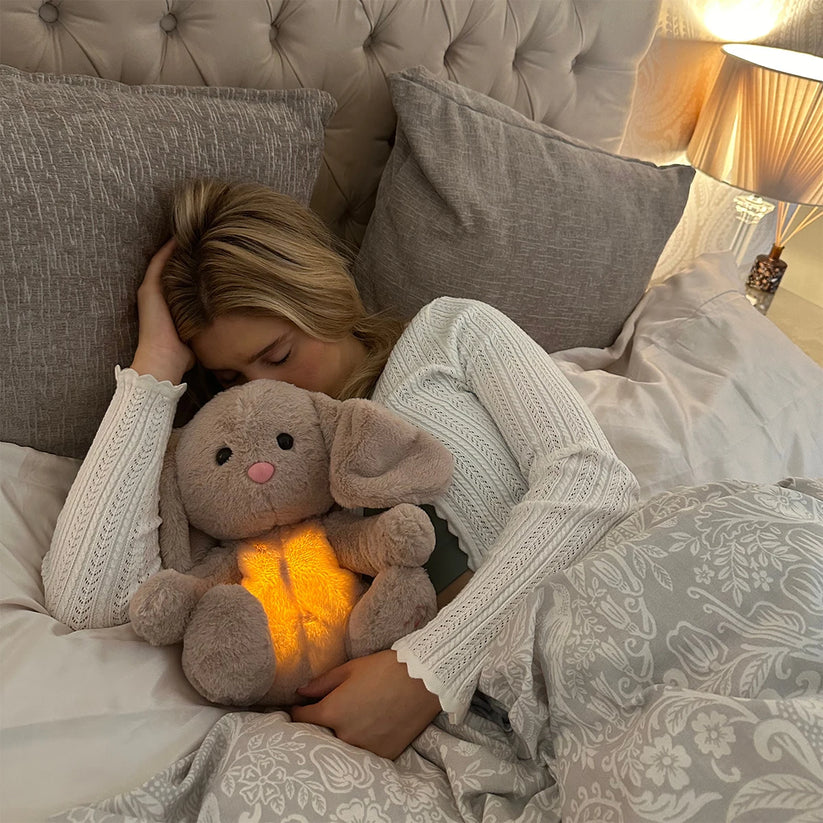 Rustgevend pluche knuffeldier met ademritme en slaapgeluid – Snoozie